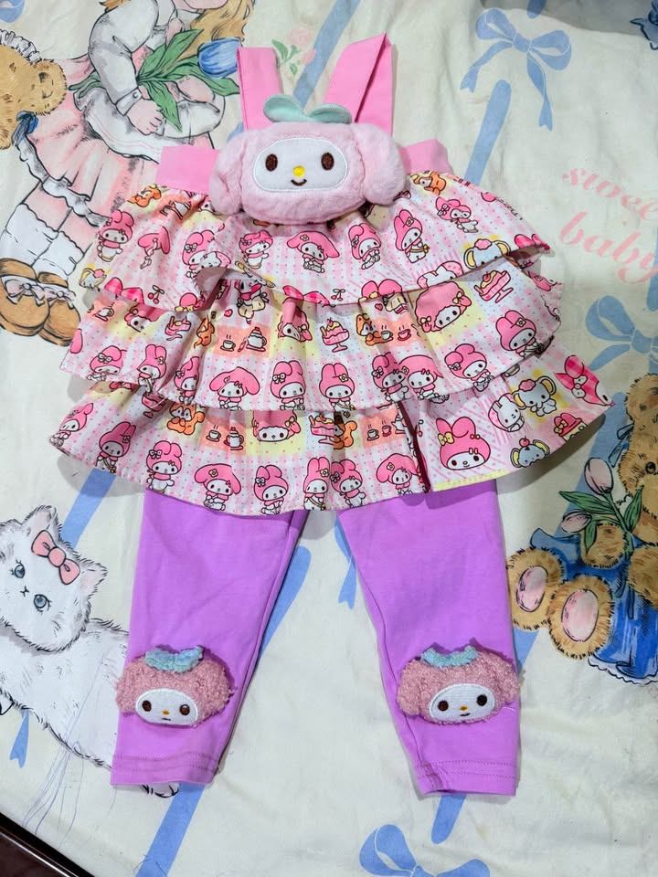 Girl's outfit 1-2 years old, ruffled dress + leggings, 100 baht each. (2 of 5)