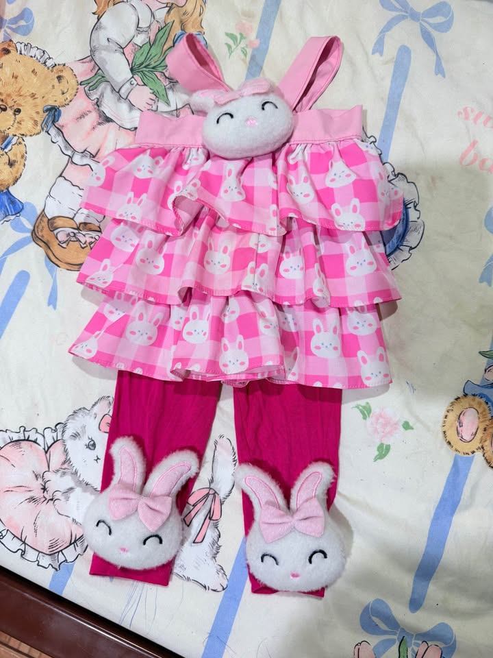 Girl's outfit 1-2 years old, ruffled dress + leggings, 100 baht each. (3 of 5)