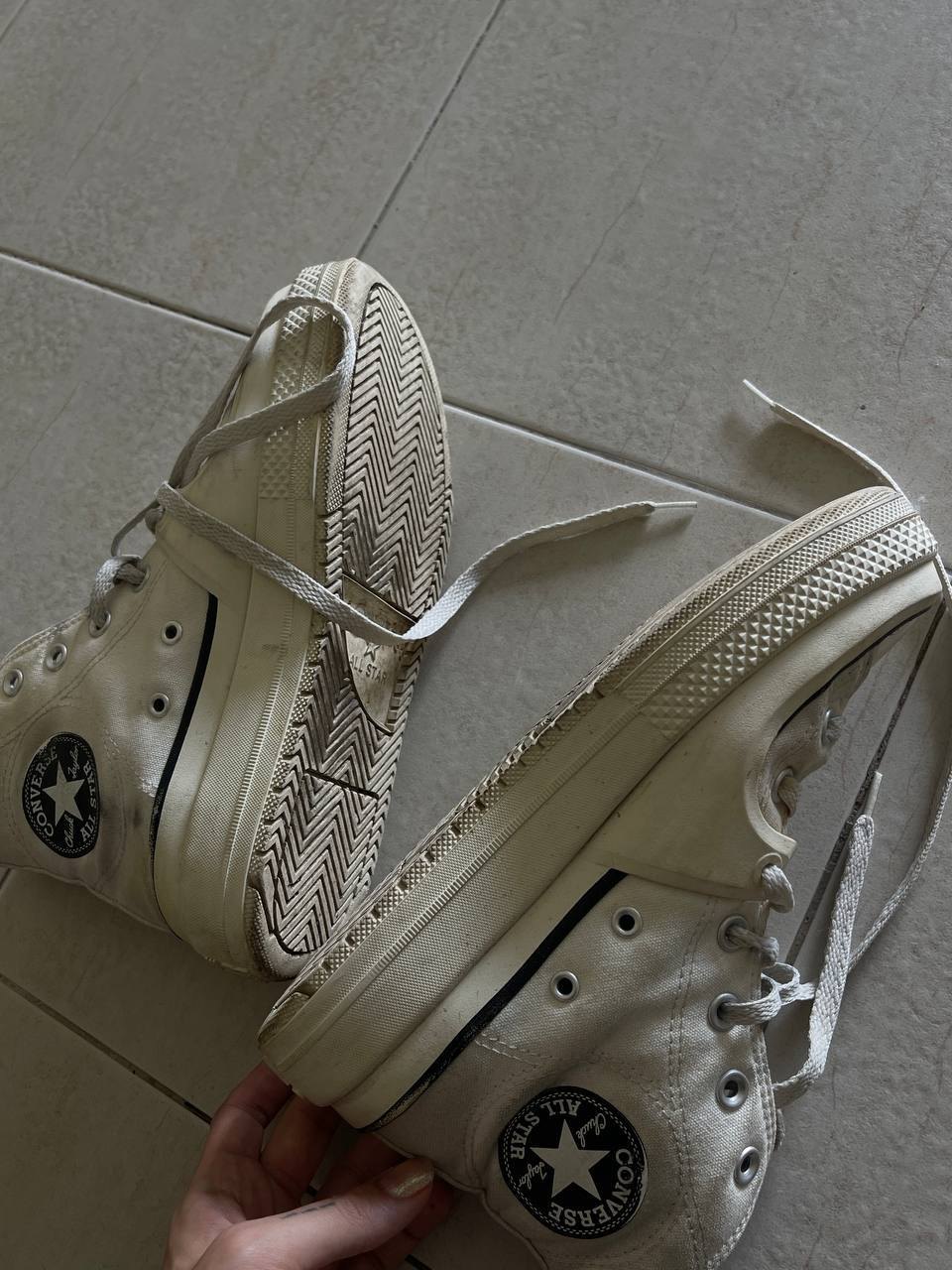 Converse sneakers, size 38 - 500 baht (2 of 2)