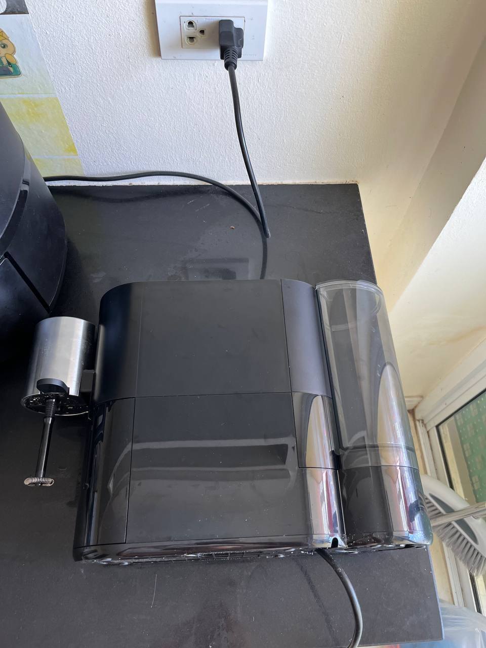 Nespresso coffee machine, with cappuccino maker, almost new - 3,500 baht (3 of 4)
