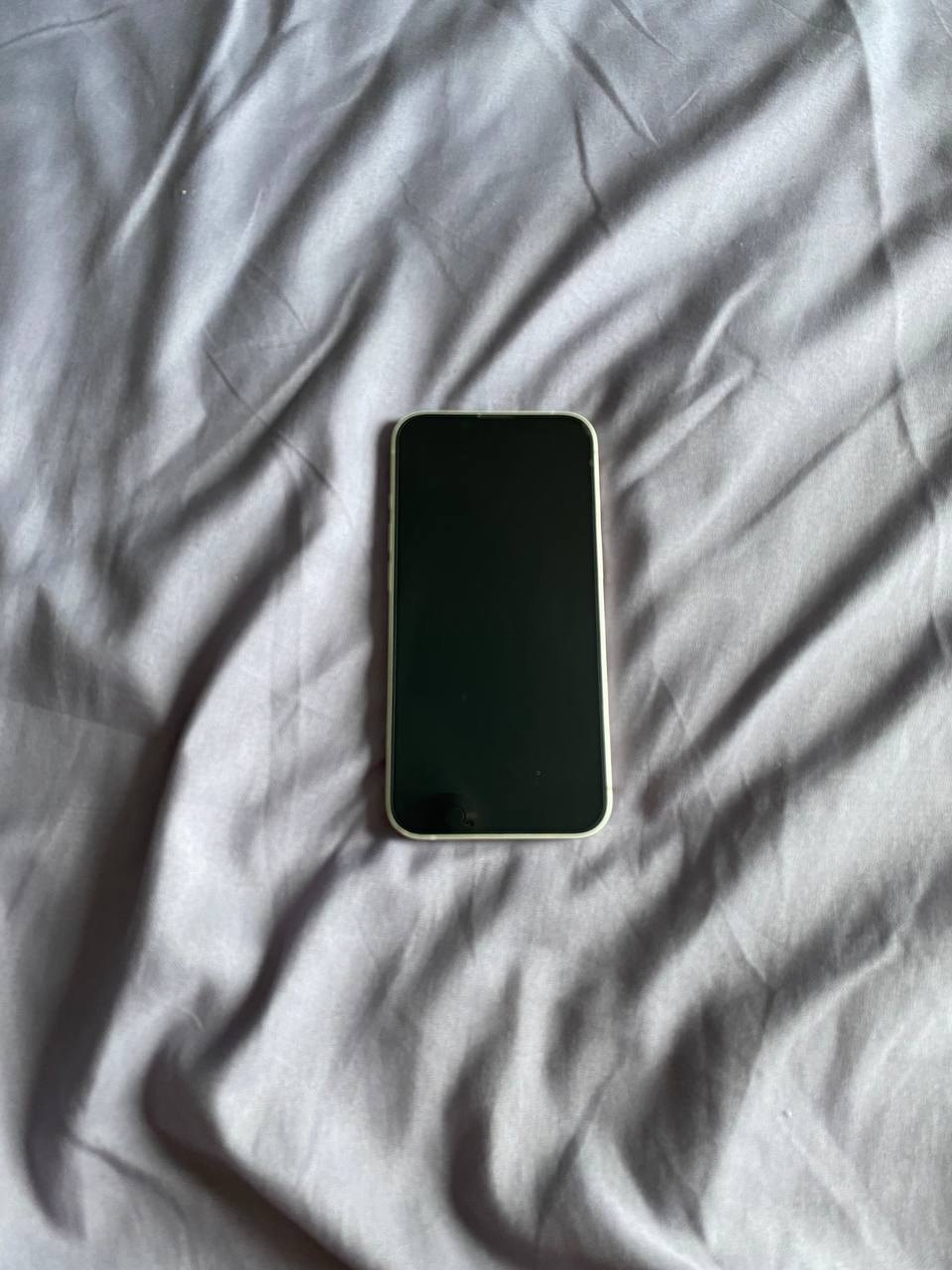 iPhone 13, 256 GB, 100% battery - 12,000 baht (2 of 5)