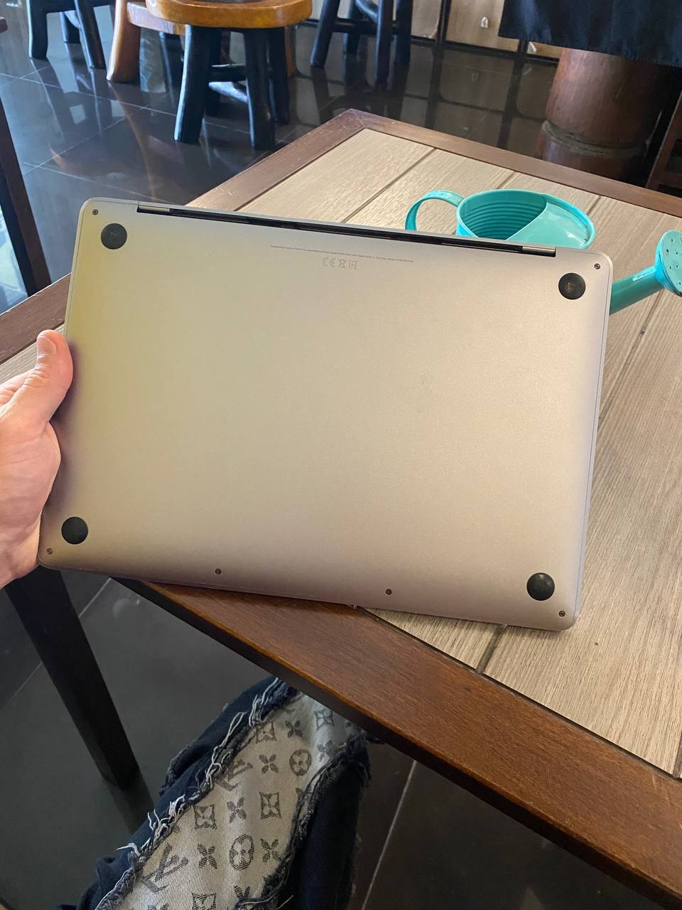 MacBook 2017, working condition, no damage - 9,000 baht (2 of 2)