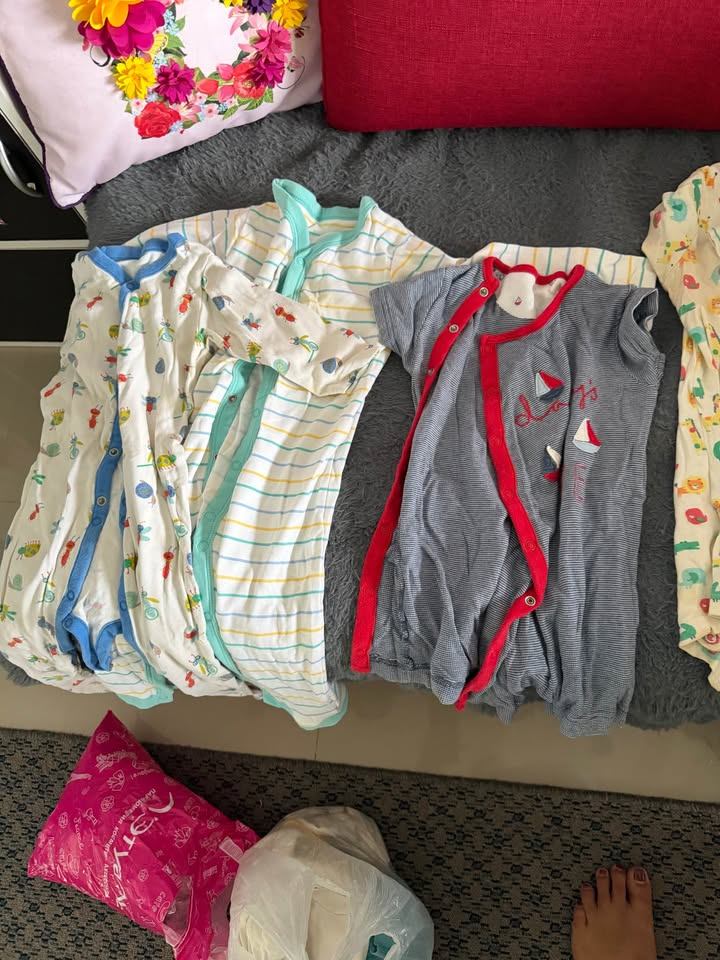 Mothercare baby bodysuits, 7-9 and 9-12 months - 60 baht each (2 จาก 5)