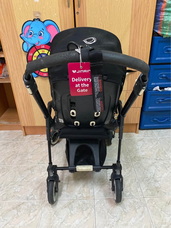 Baby stroller with full recline, like new - 500 baht (3 of 3)