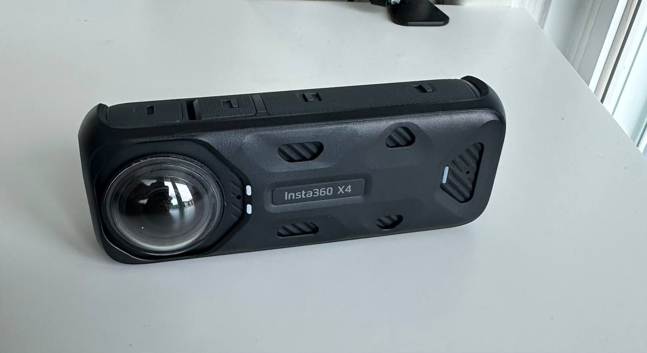 Insta360 X4 camera, case and tripod included - 9,000 baht (2 of 4)