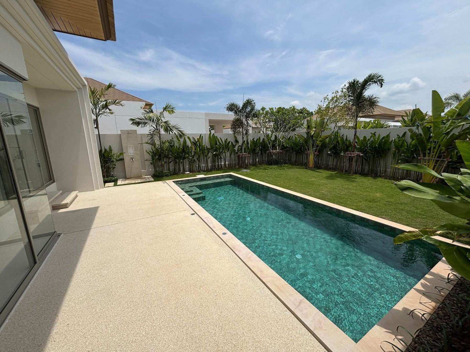 New 3 bed pool villa in Bang Tao, 190,000 THB/month (2 จาก 10)