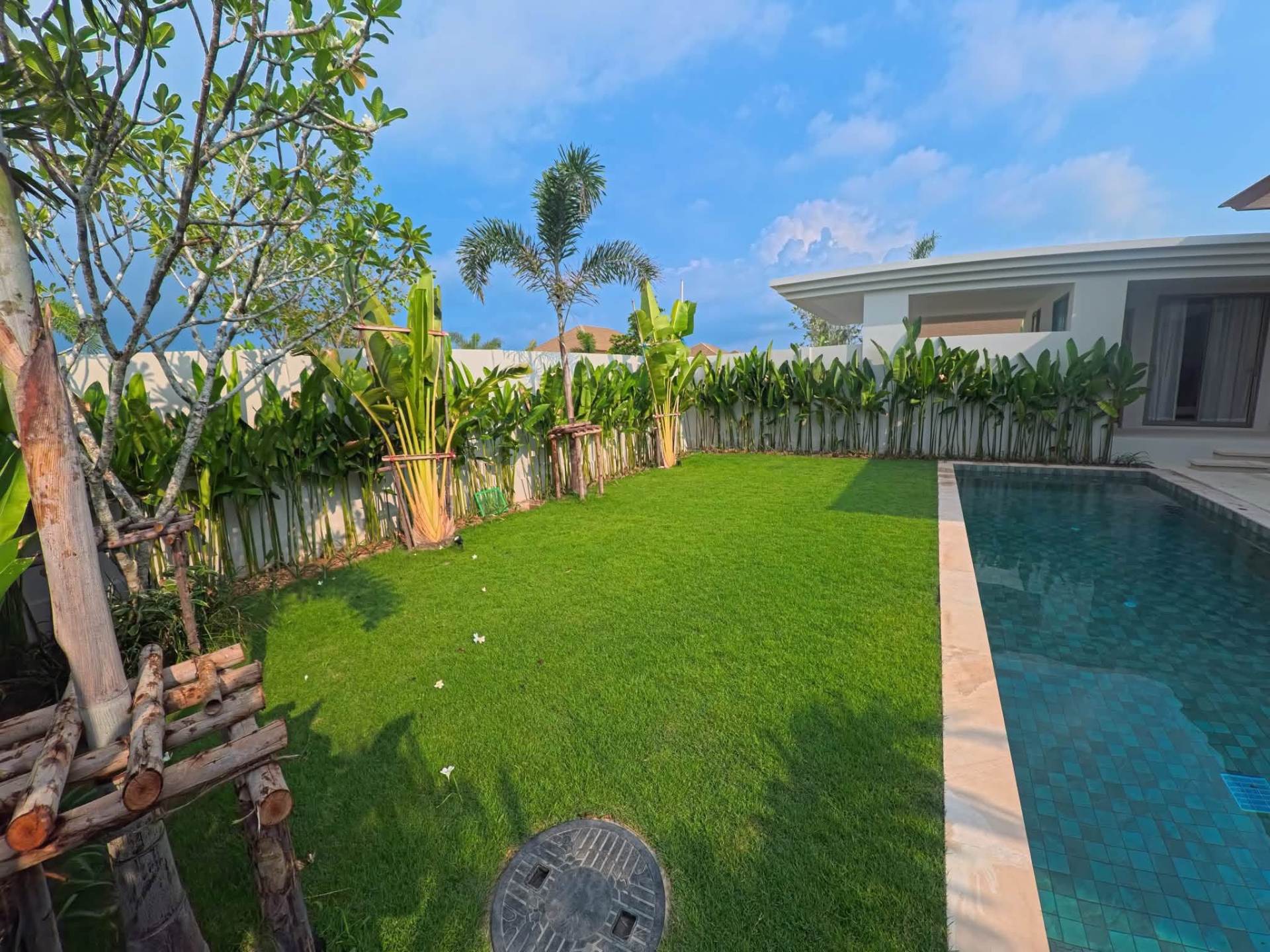 New 3 bed pool villa in Bang Tao, 190,000 THB/month (3 จาก 10)