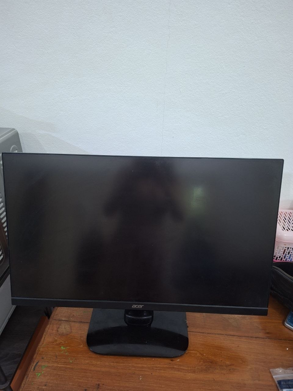 Acer monitor, on stand - 350 baht (2 of 2)