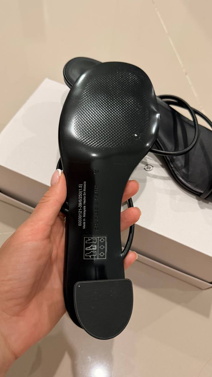 รองเท้าแตะรัดส้น Charles & Keith สีดำ ไซส์ 38-38.5 ใหม่ - 500 บาท (2 จาก 3)