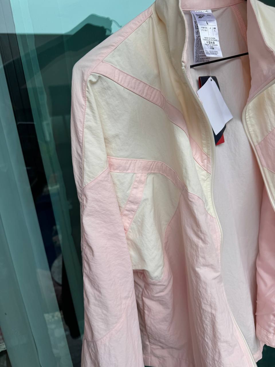 เสื้อแจ็คเก็ต Reebok ใหม่ แท็กยังอยู่ ไซส์ L - 2,000 บาท (2 จาก 3)