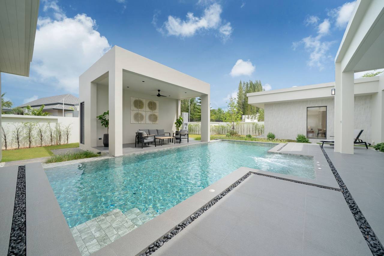 Villa, 4 bedrooms, Bang Tao - 950,000 baht/month (2 of 2)