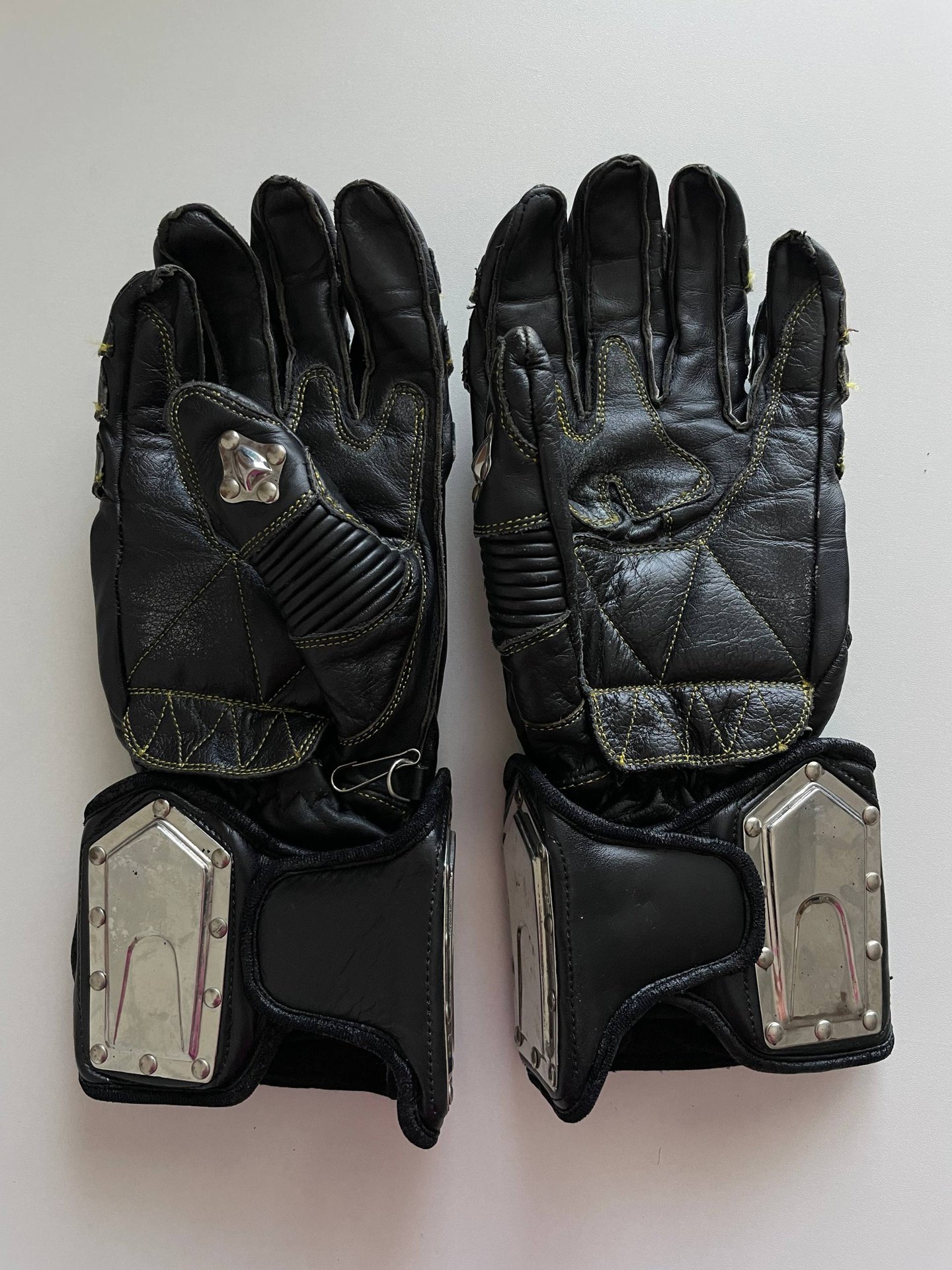 Biker gloves, size L, leather with metal protection - 1,600 baht (2 of 2)