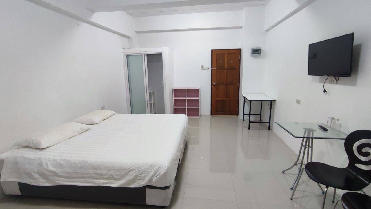 Apartment with balcony, Chalong, rent from 3 months - 7,000 baht/month (2 of 4)