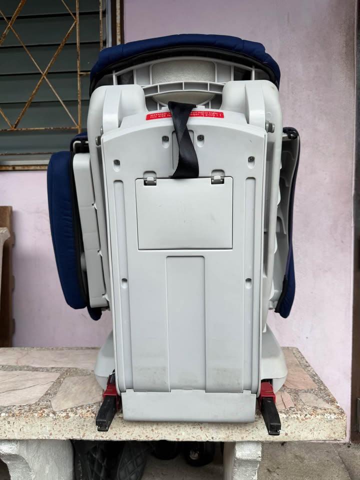 Fico child car seat, navy-blue, second hand, good condition. (4 of 5)