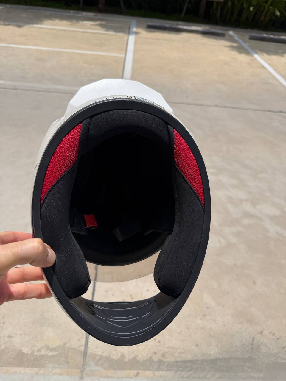 Two helmets, white as new, the varnish on the shiny one has burst - 1,000 baht (3 จาก 3)