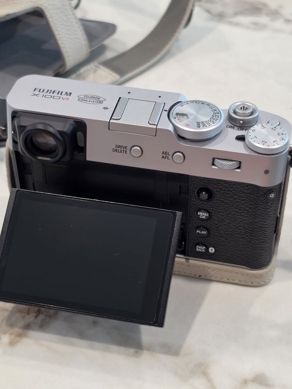 Fujifilm X100VI สีเงินซื้อเมื่อ 6 เดือนที่แล้วทั้งชุด - 55,000 บาท (3 จาก 4)