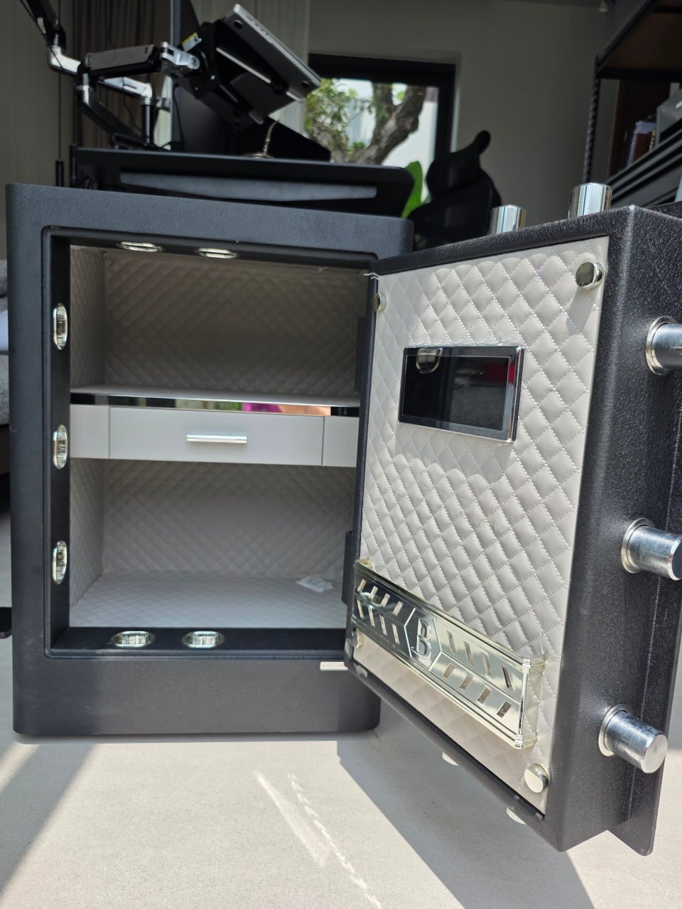 Sure ESJ-460 safe, fingerprint and password, 42x38x60 cm - 8,000 baht (2 จาก 2)