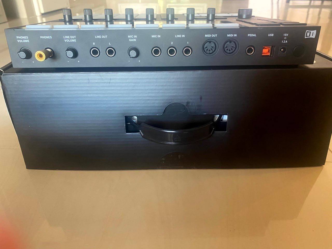 Native Instruments Maschine Mk3, Mint, Full Set - 16,800 THB (2 of 2)