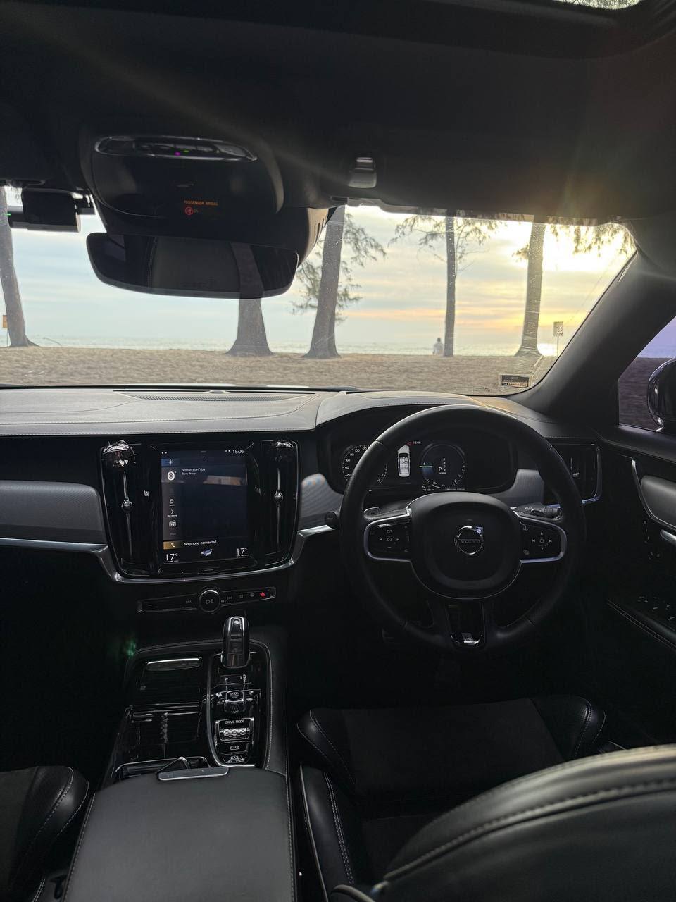 Volvo S90 T8 R-Design 2018, hybrid, all-wheel drive, 407 hp. - 730,000 baht (5 из 5)