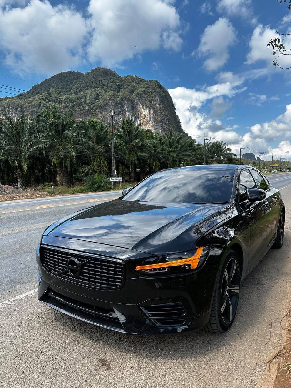 Volvo S90 T8 R-Design 2018, hybrid, all-wheel drive, 407 hp. - 730,000 baht (2 из 5)