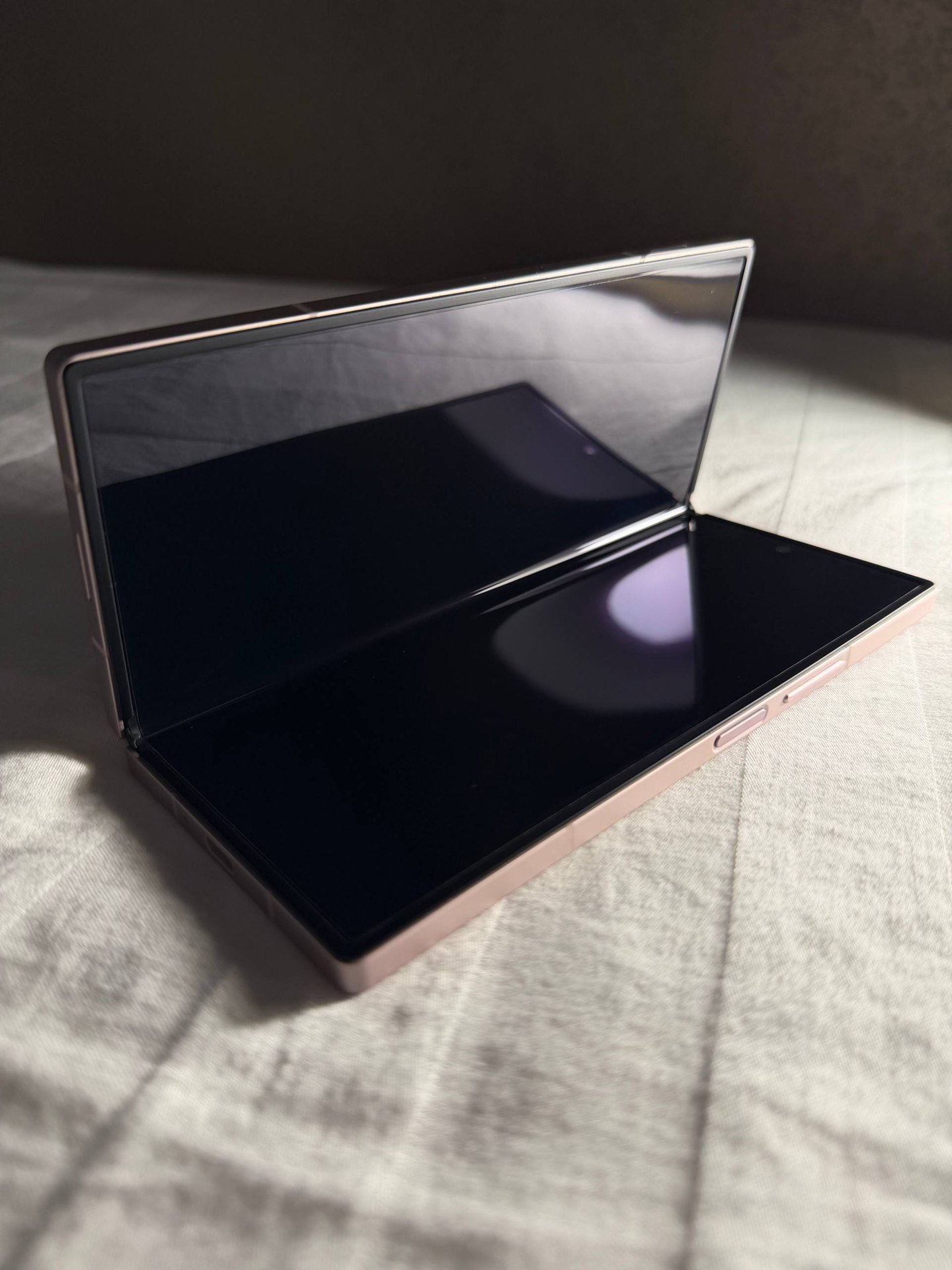 Samsung Z Fold 6 ความจุ 256 GB ใส่ได้ 2 ซิม สภาพสวย ไม่มีรอยขีดข่วน - 17,000 บาท (4 จาก 5)