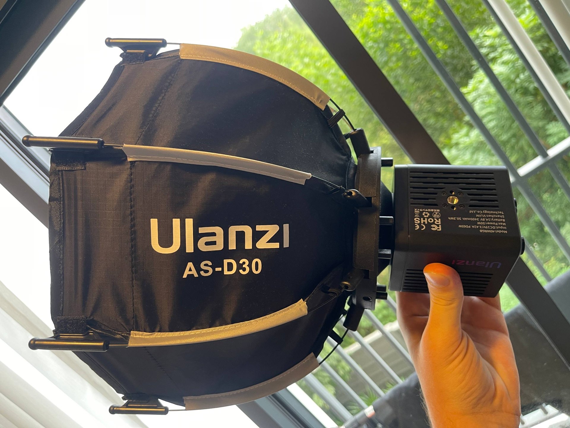 Svet Ulanzi 40W RGB with AS-D30 softbox - 3,200 baht (2 of 3)