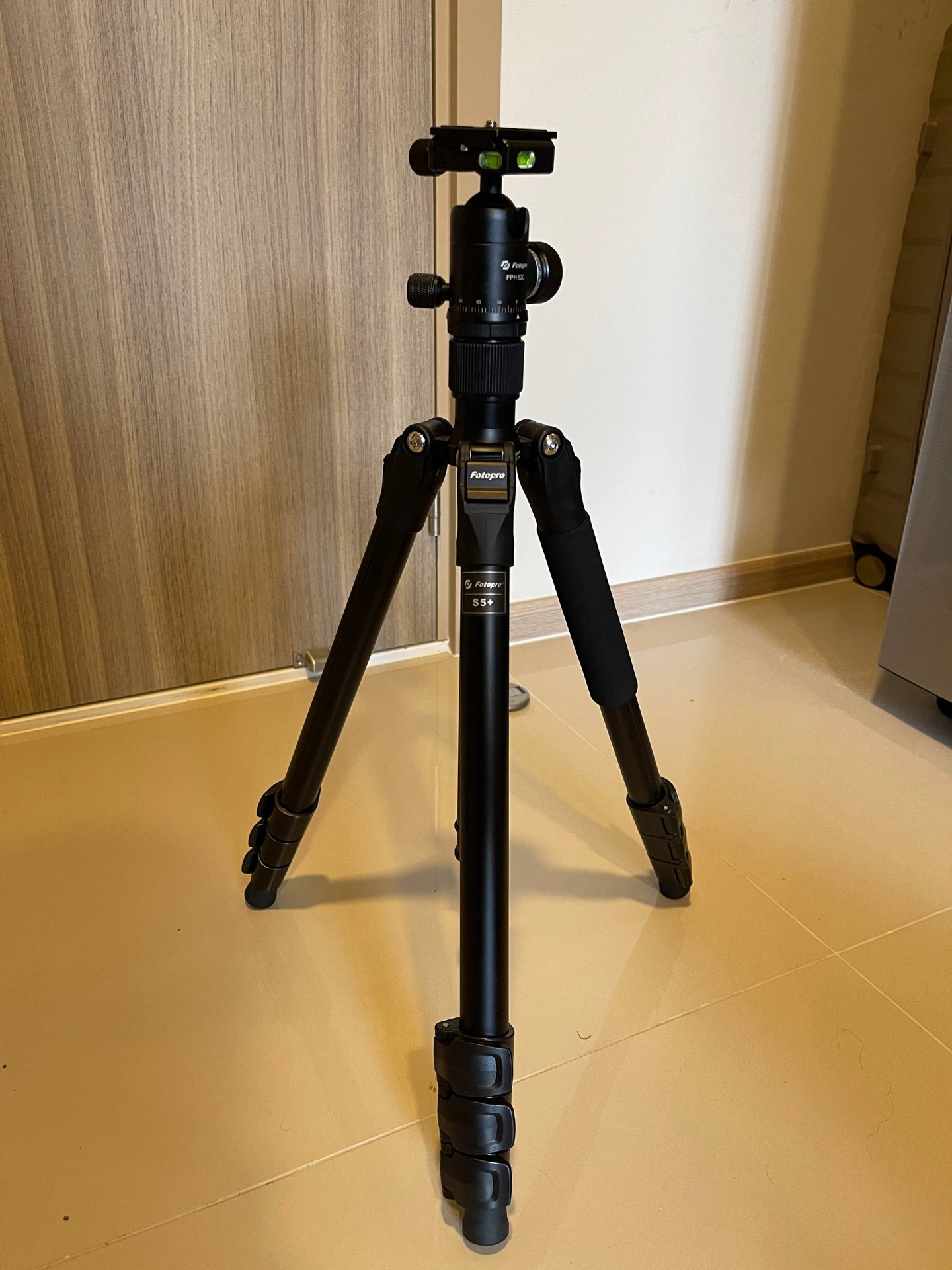 Fotopro S5+ tripod, metal, height 1.5 m - 1,700 baht (2 of 2)