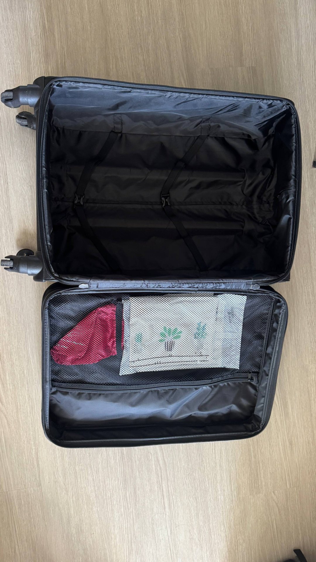 Suitcase 26 inches - 900 baht (2 of 2)