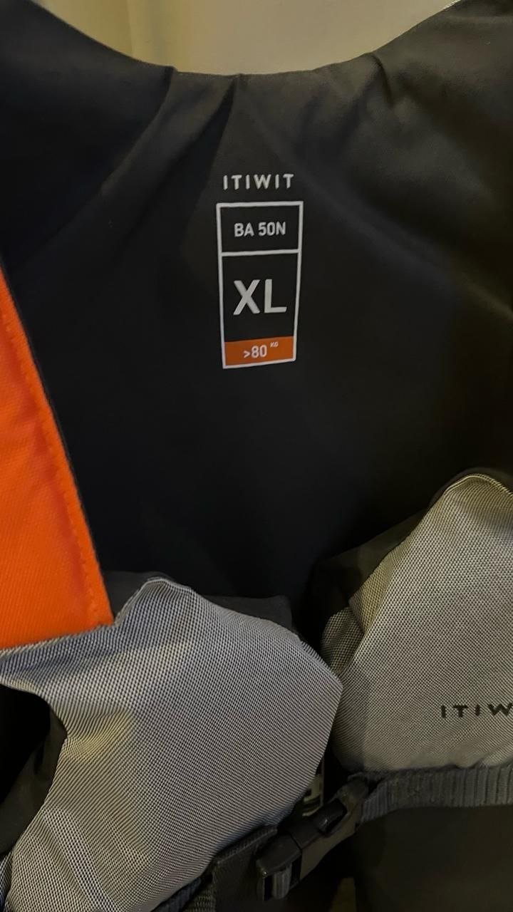 Decathlon life jacket orange, XL - 300 baht (2 of 2)