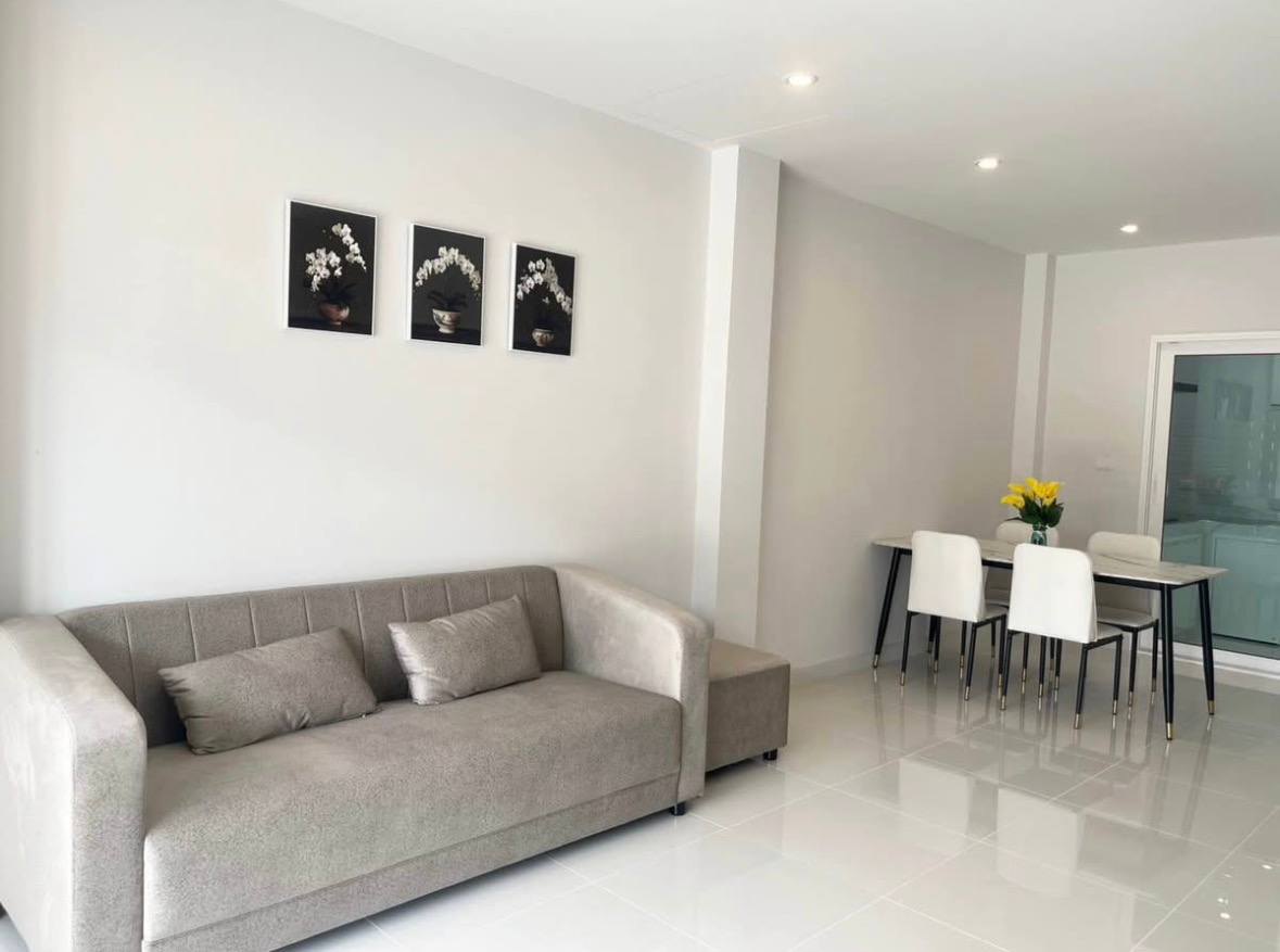 Townhouse, 3 rooms, new, next to Robinson Thalang - 25,000 baht (3 of 5)