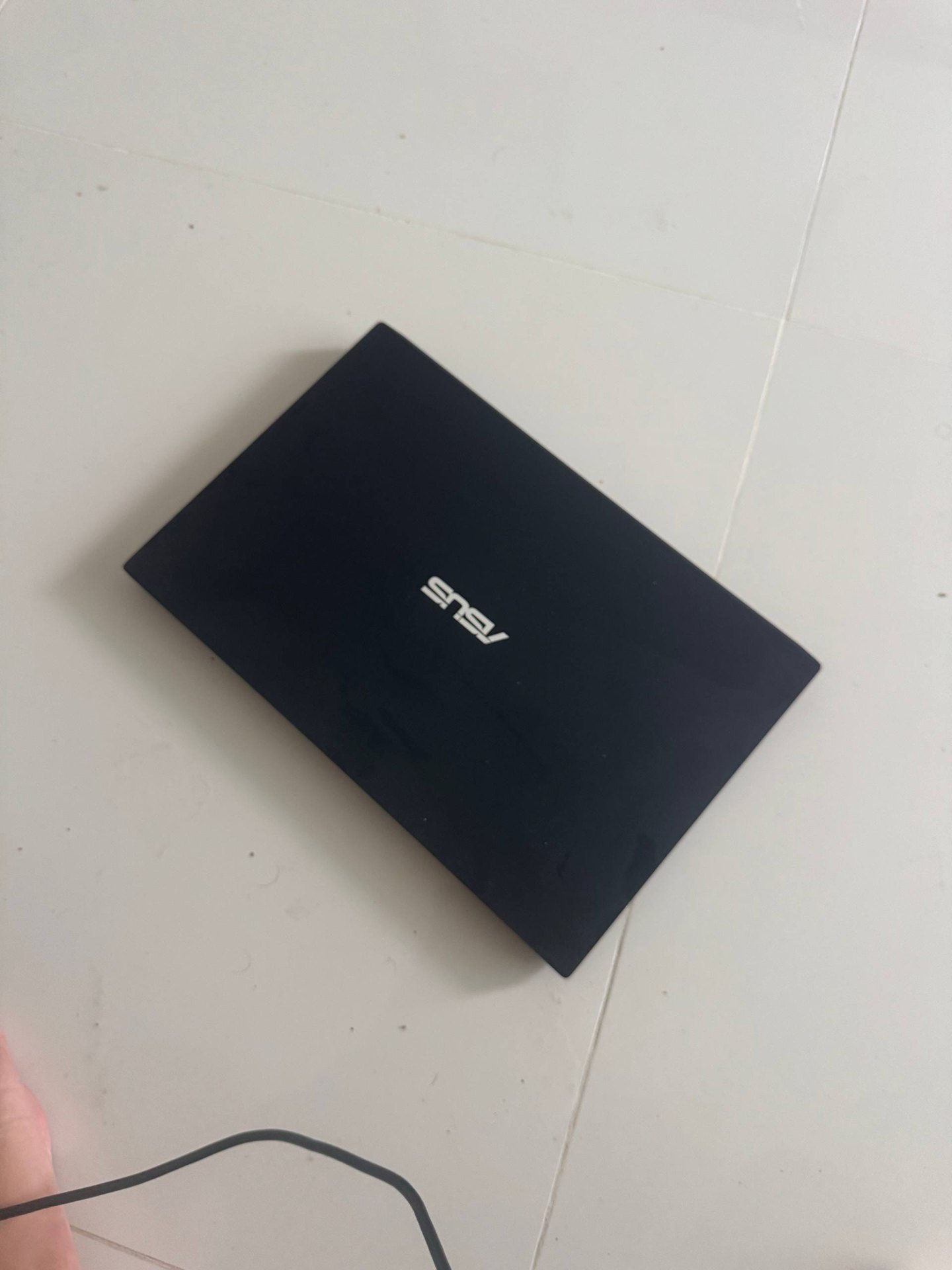 Laptop, bought new 1.5 years ago, battery life is excellent - 6,000 baht (2 of 5)