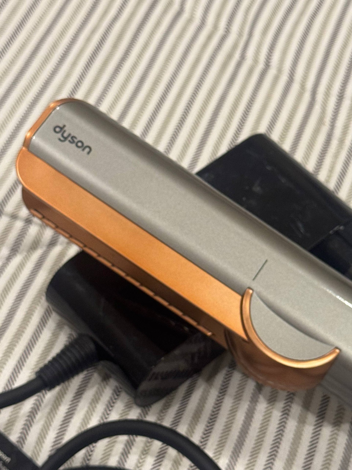 Dyson Airstrait, bought new, perfect condition - 9,000 baht (2 of 2)