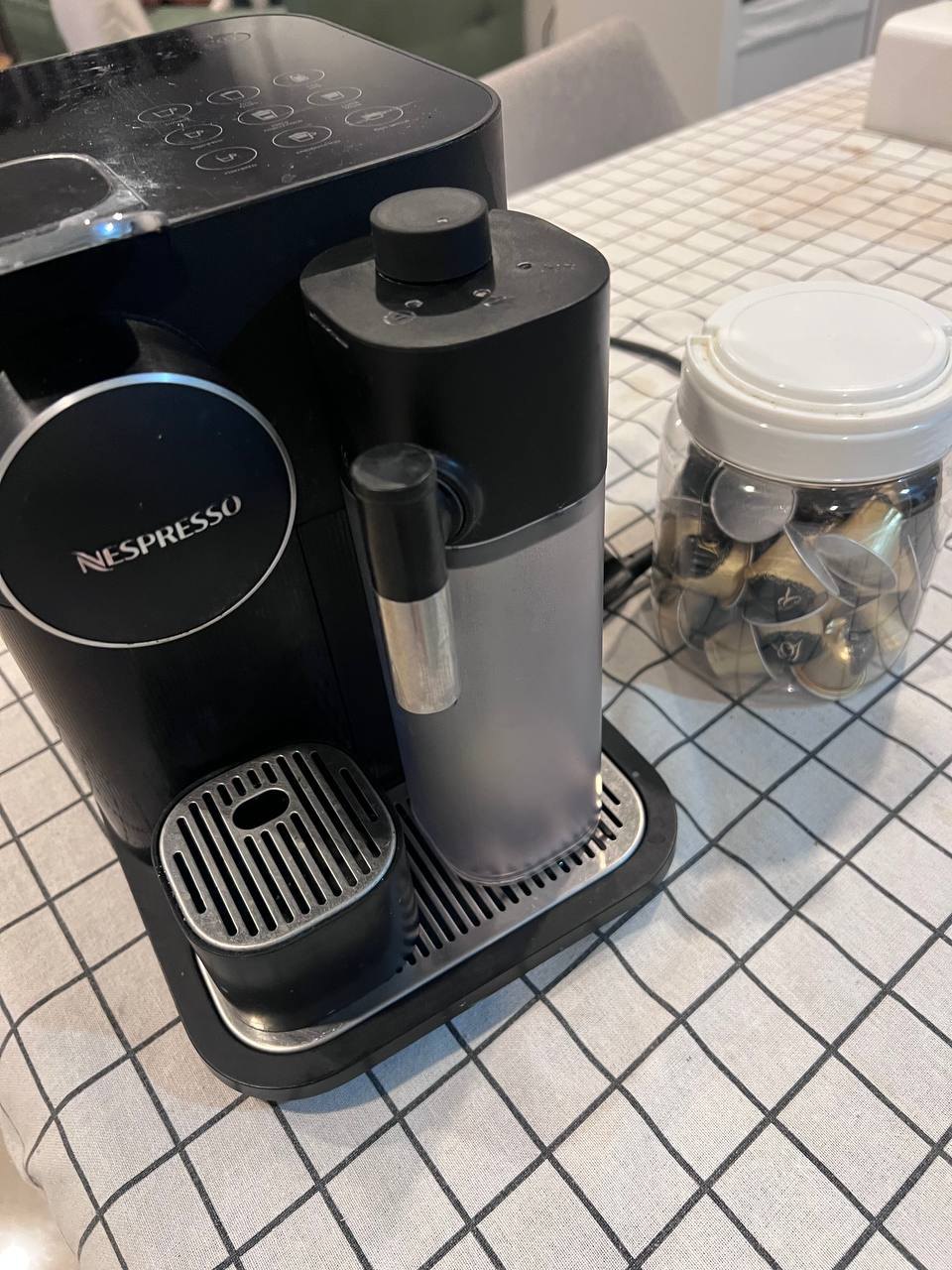 Nespresso coffee machine with capsules, with milk container - 10,000 baht (3 of 3)