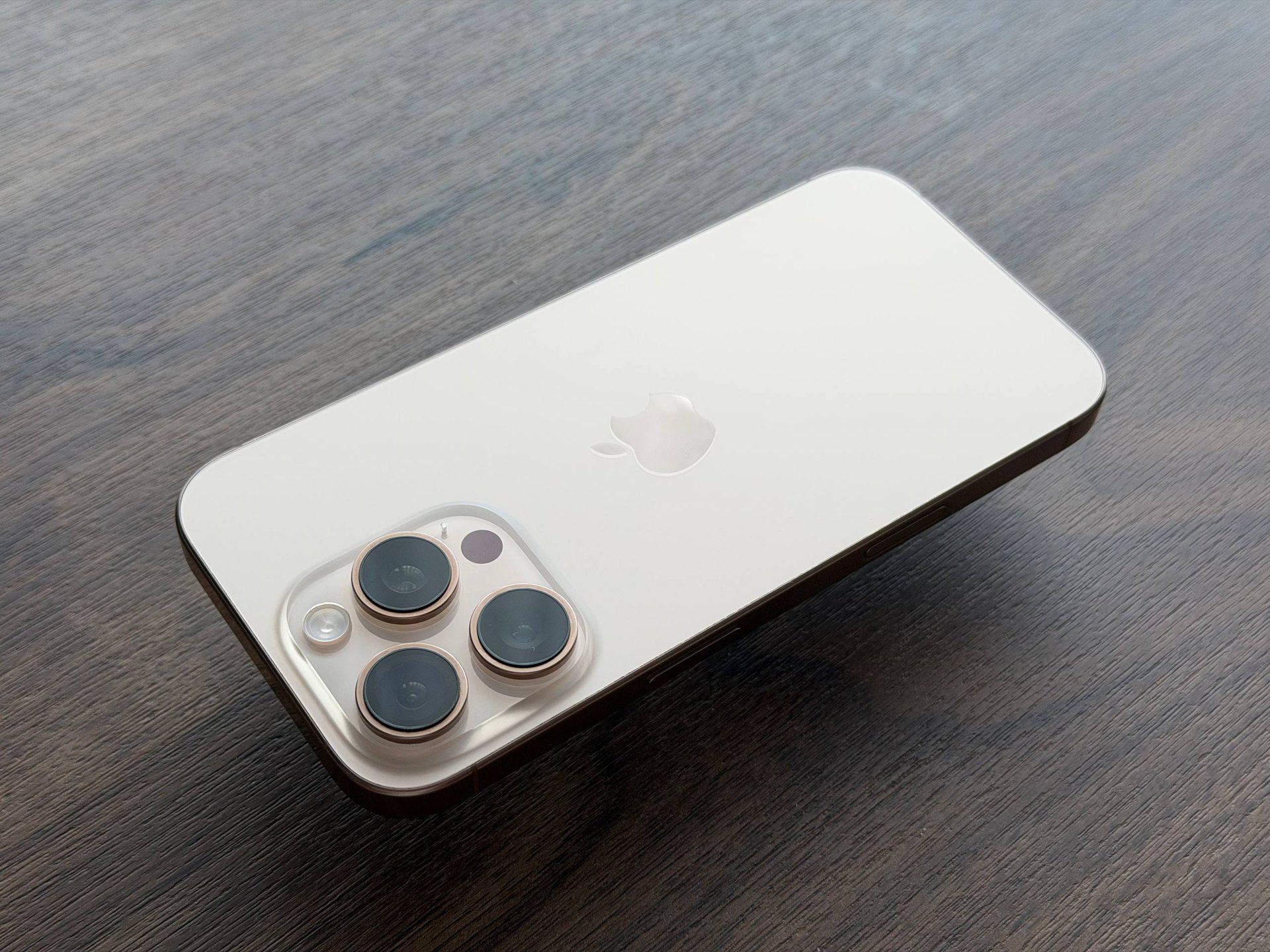 iPhone 16 Pro 128 GB, gold, 91% battery - 21,500 baht (3 из 3)