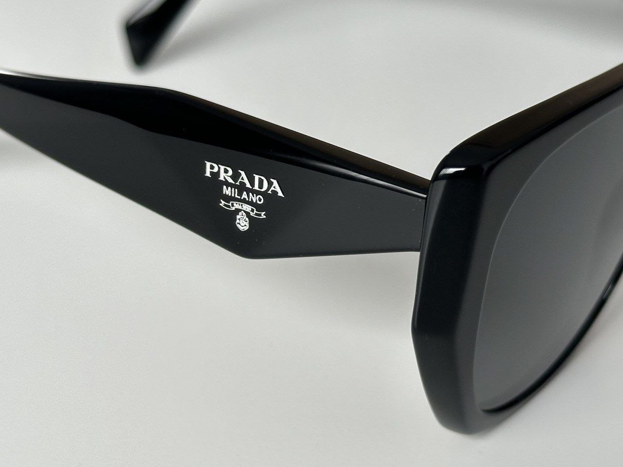 Солнцезащитные очки Prada Symbole SPR 19Z, оригинал, полный комплект - 7 500 бат (3 из 4)