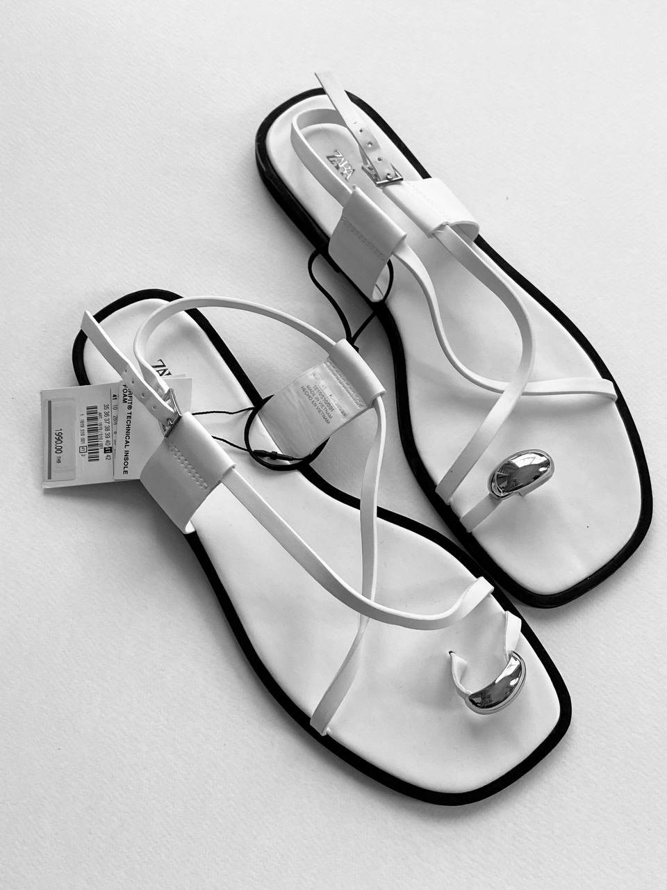 รองเท้าแตะรัดส้น Zara ไซซ์ 41 ใหม่ ป้ายยังอยู่ - 500 บาท (2 จาก 2)