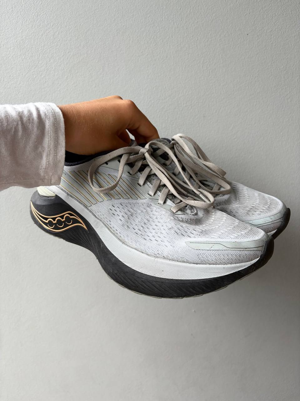Saucony Endorphin Shift 3 sneakers, size 41, excellent condition - 900 baht (3 of 4)