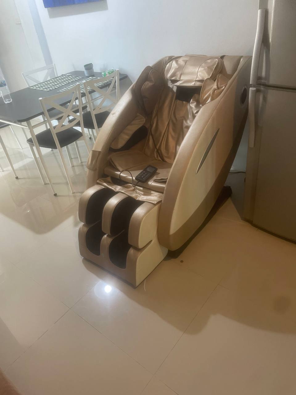 Massage chair - 8,000 baht (2 of 3)