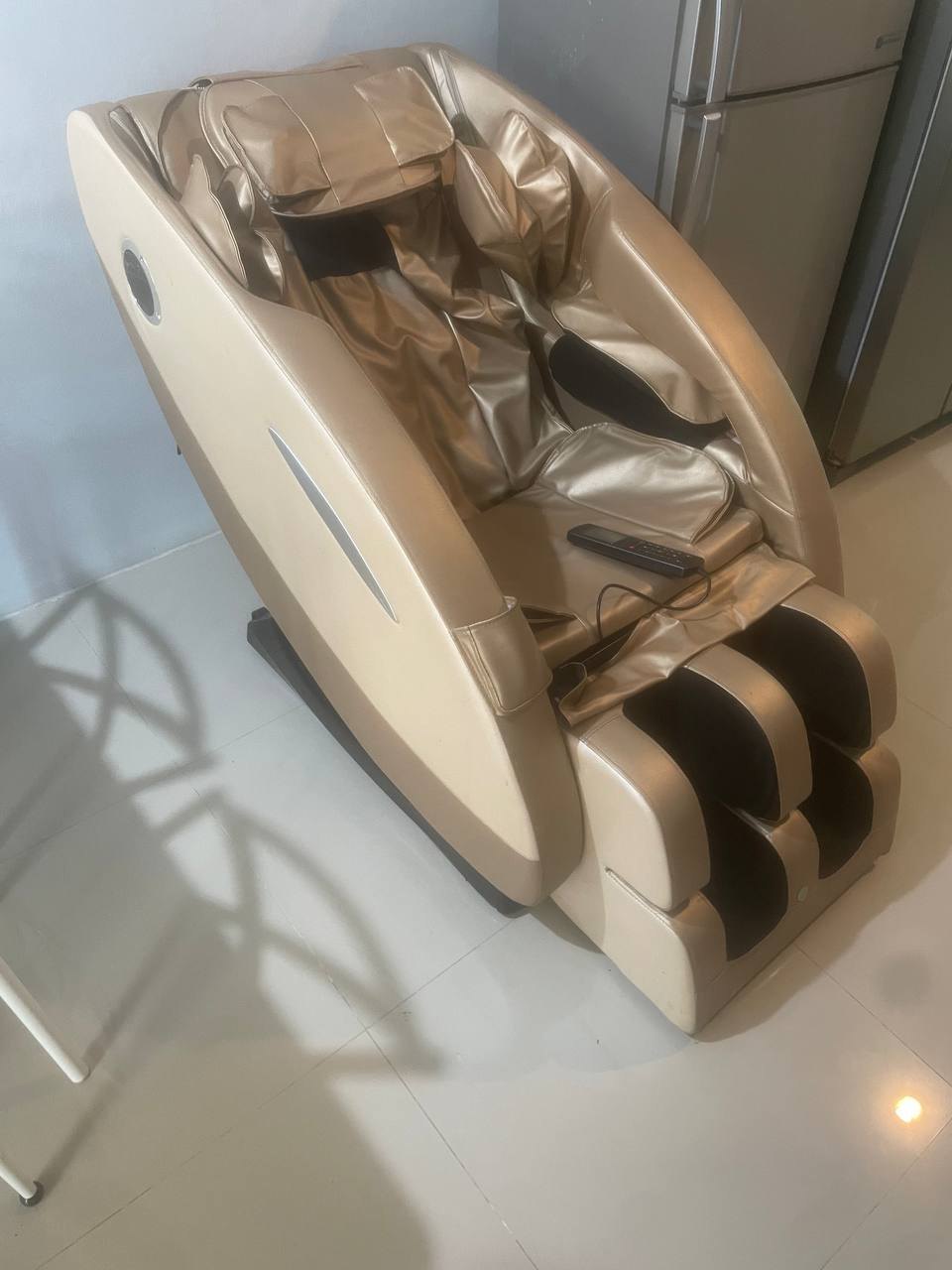 Massage chair - 8,000 baht (3 of 3)