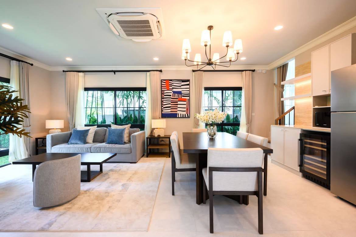 Two-storey house, 3 bedrooms, 285 m2, garden, parking for 3 cars - 160,000 baht/month (2 of 5)