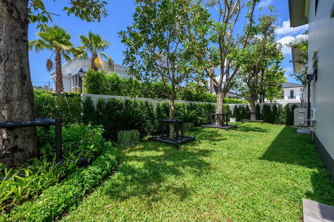 Two-storey house, 3 bedrooms, 285 m2, garden, parking for 3 cars - 160,000 baht/month (5 of 5)