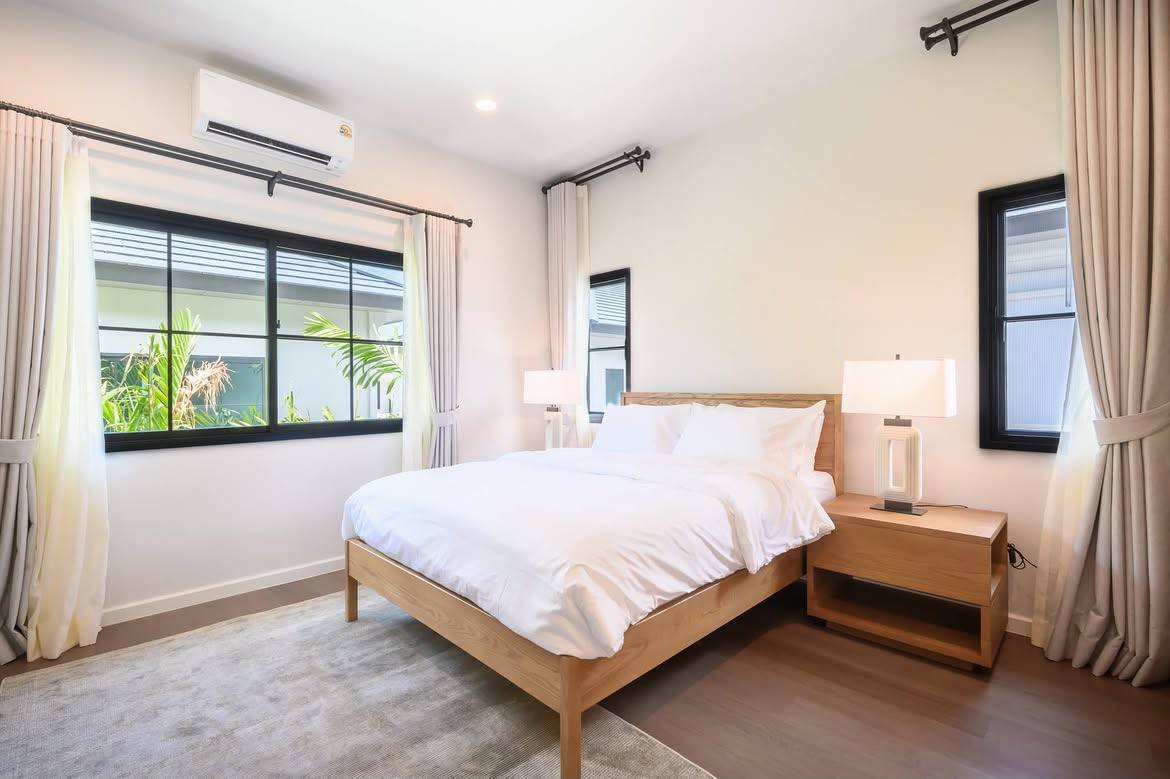 Two-storey house, 3 bedrooms, 285 m2, garden, parking for 3 cars - 160,000 baht/month (3 of 5)