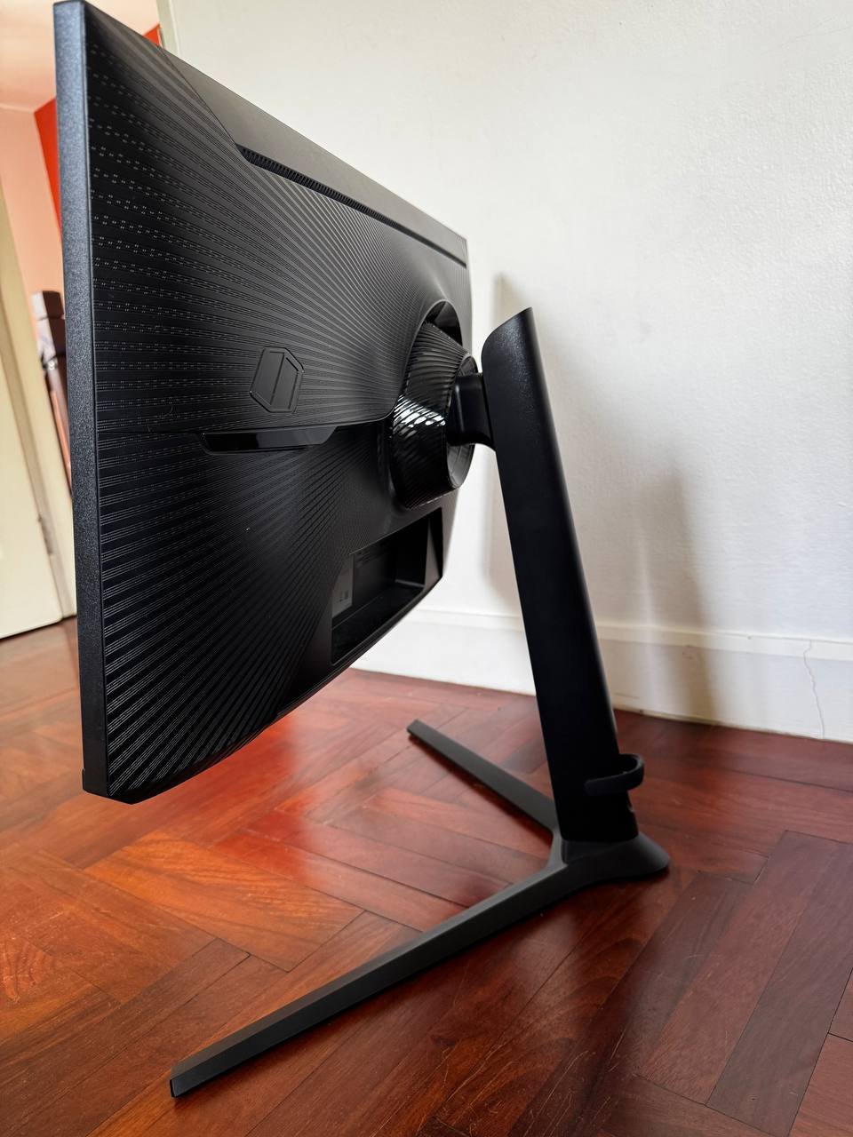 Monitor - 5,000 baht (2 จาก 3)