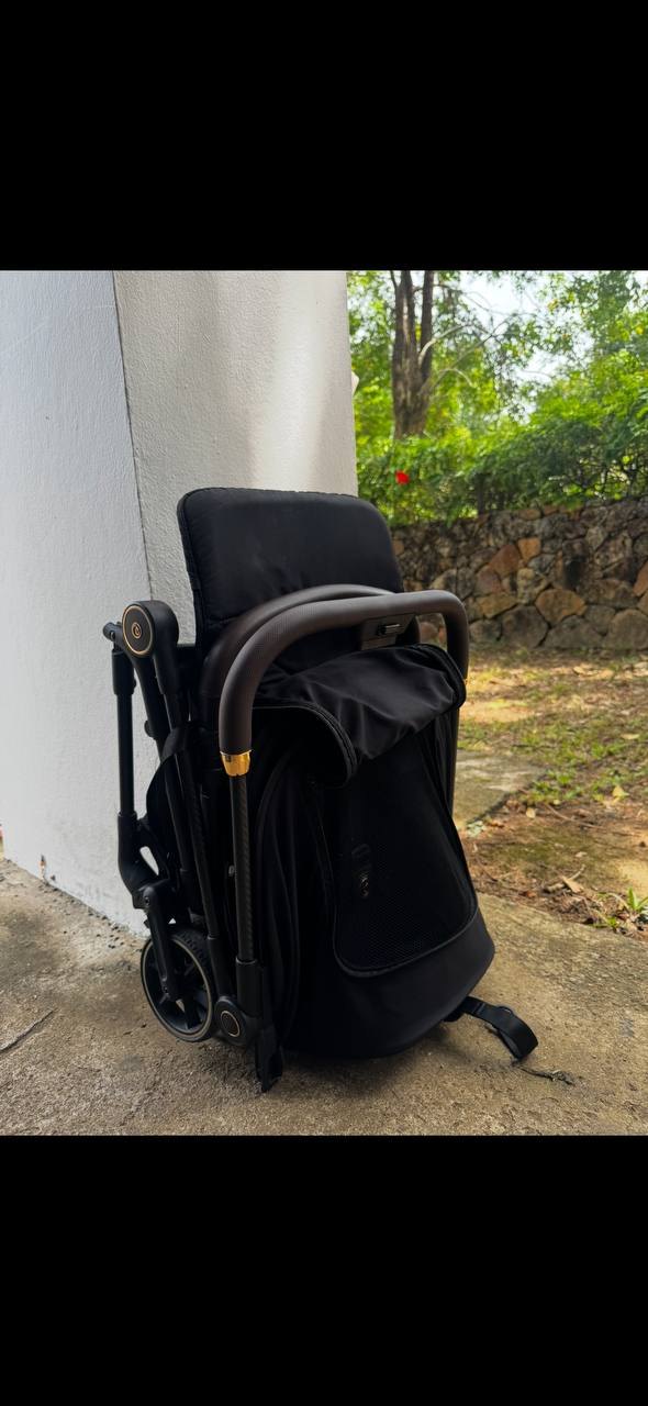 Ultralight stroller, weight 4.9 kg - 2,500 baht (2 of 3)