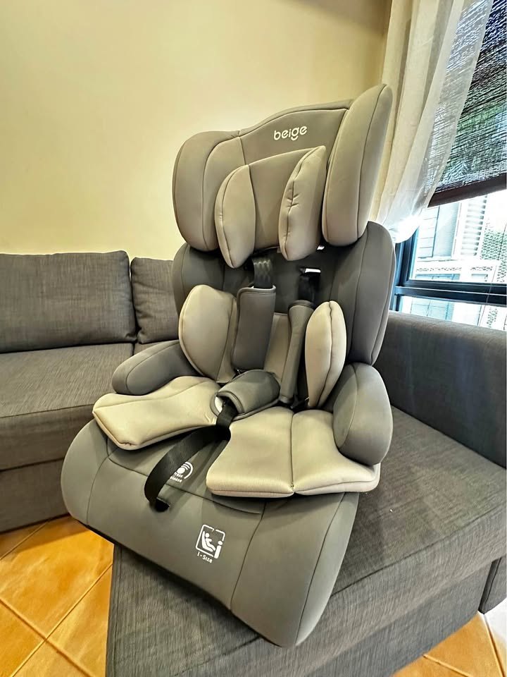Car seat with 5-point harness, good condition - 1,000 baht