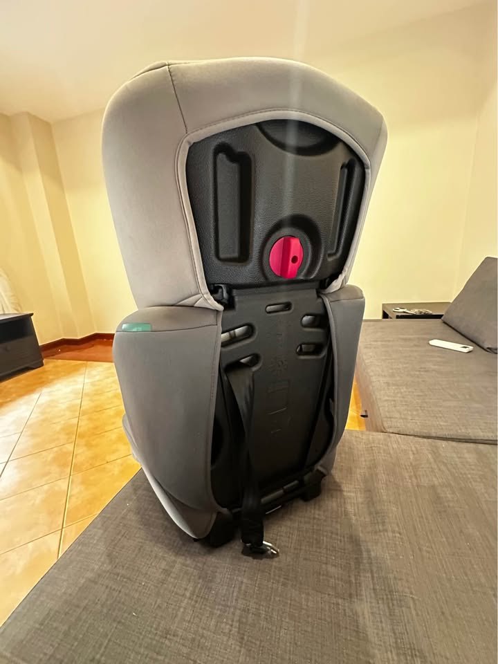 Car seat with 5-point harness, good condition - 1,000 baht (2 of 2)