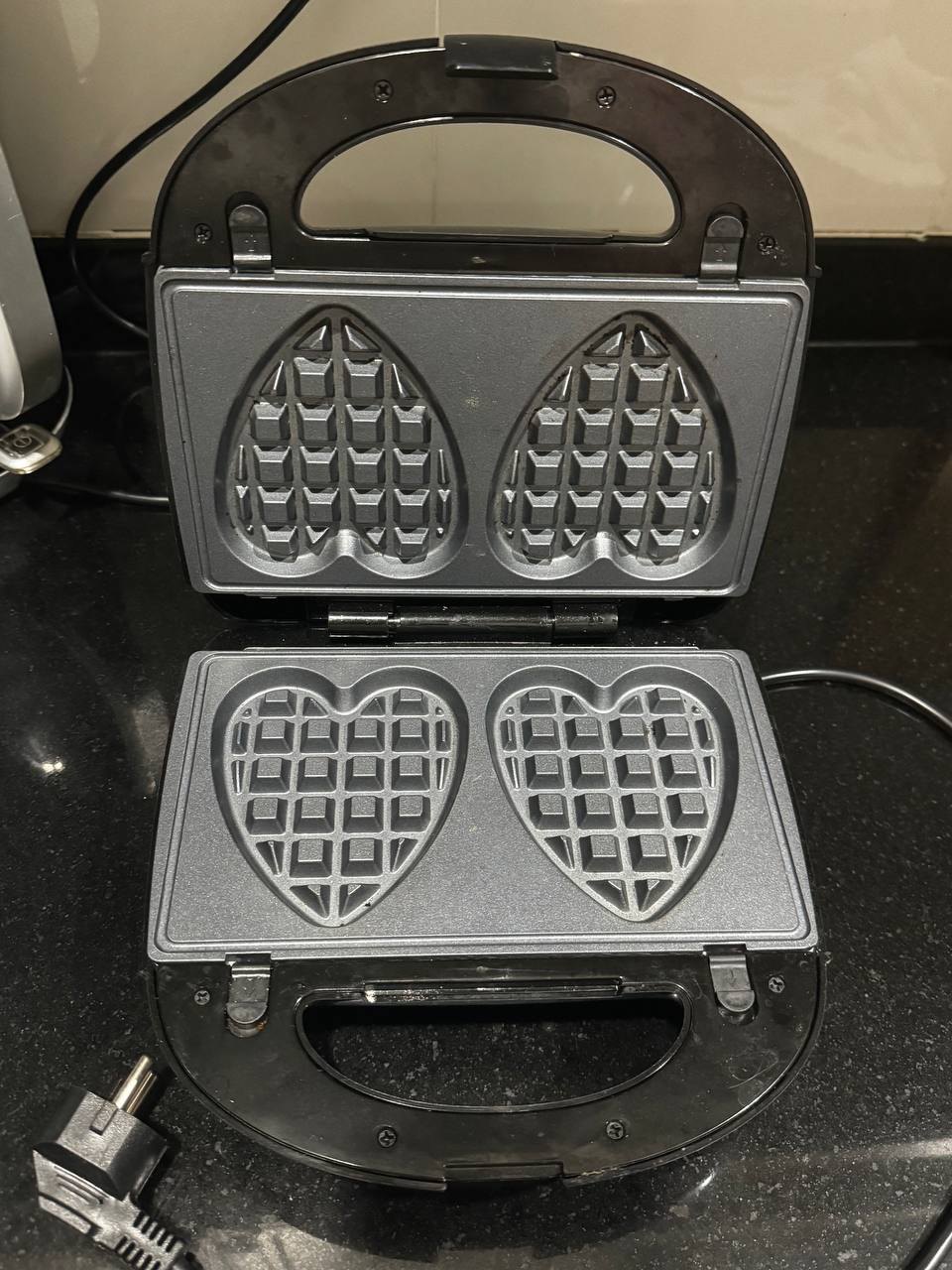 RUST waffle iron with attachments, excellent condition - 800 baht (2 of 4)