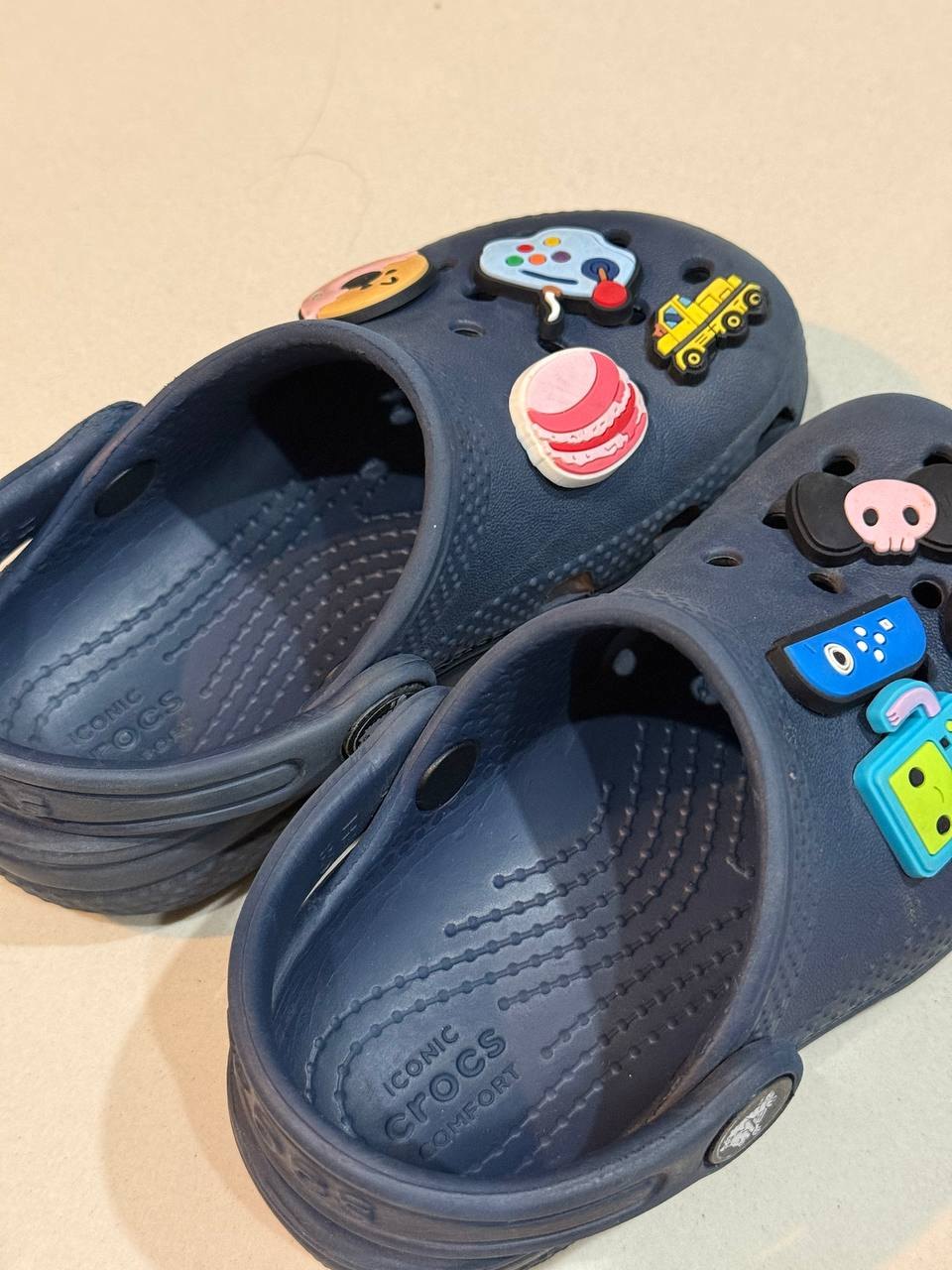 รองเท้าเด็ก 2 คู่ สีน้ำตาล และ Crocs C8 - 500 บาท (3 จาก 5)