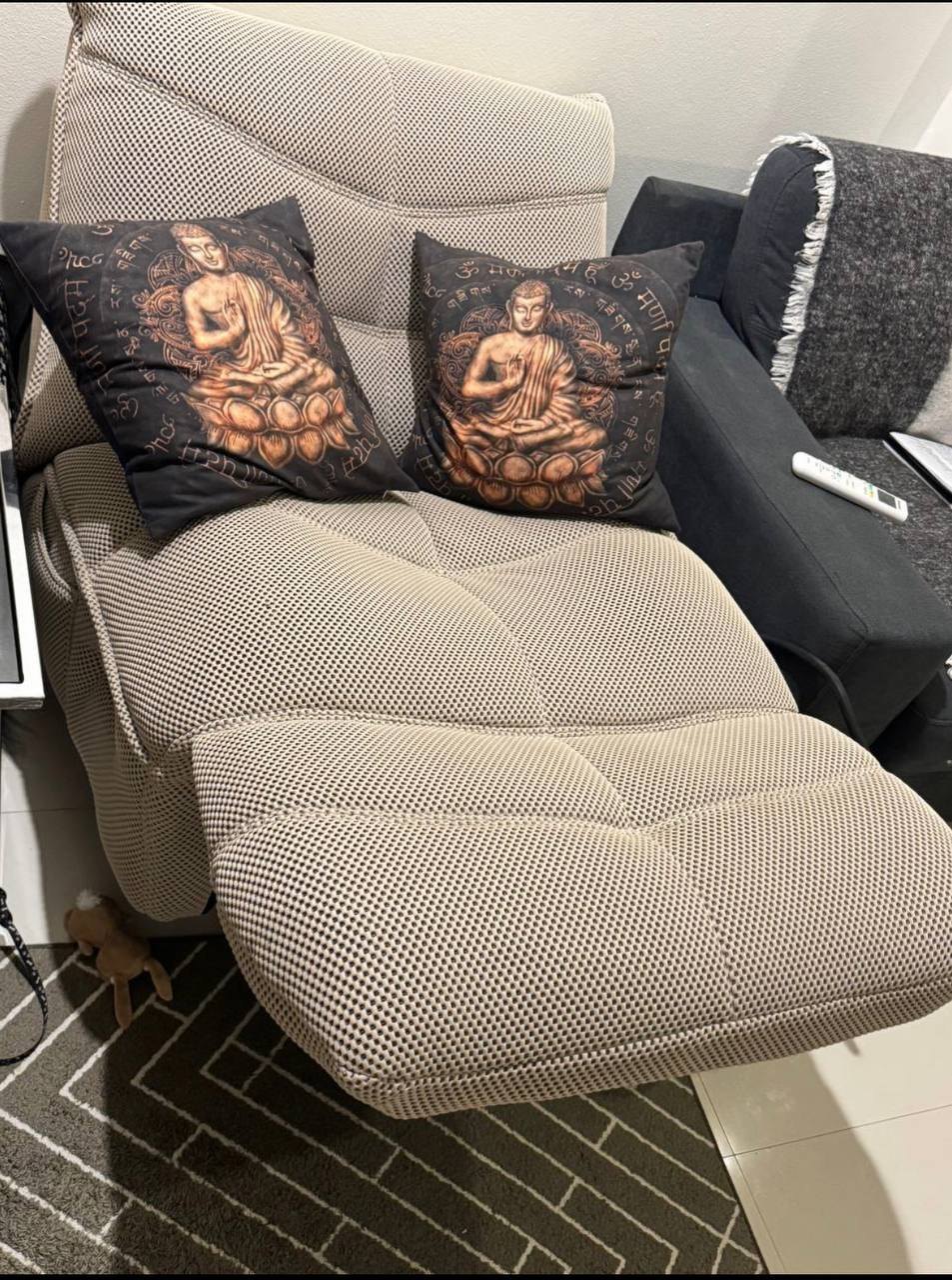 Electric chair, reclining almost flat - 6,000 baht (2 of 2)