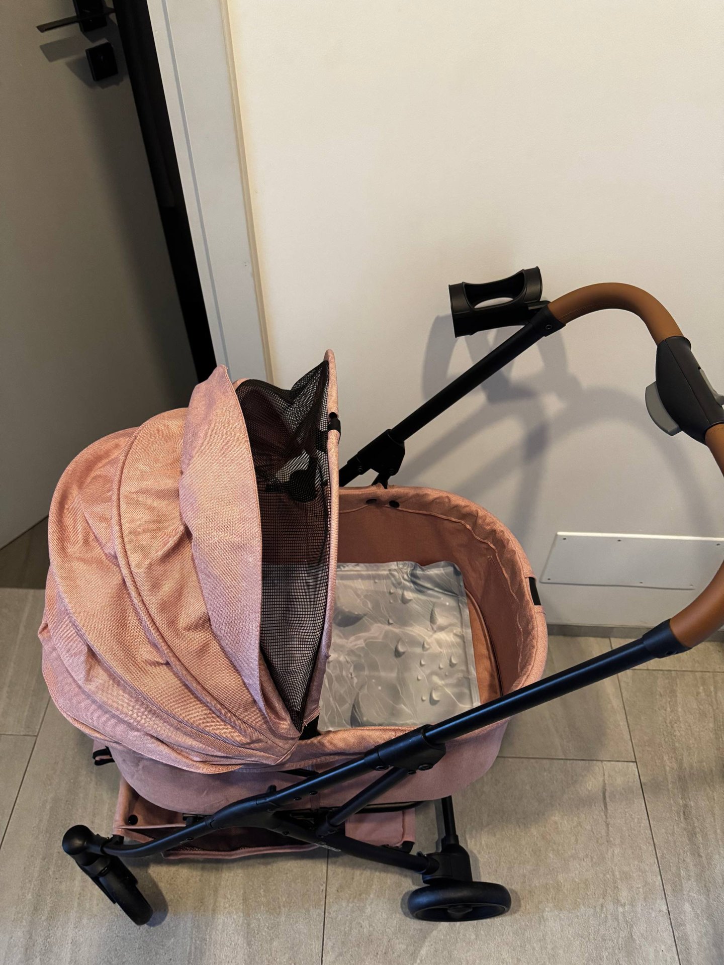 Stroller, compact, with a closing visor - 1,200 baht (2 из 4)